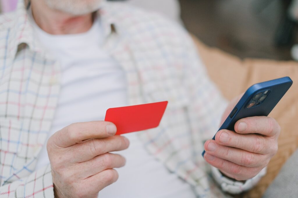 Mobile E-Commerce Design Essentials: Crafting a Mobile-Friendly Shopping Platform