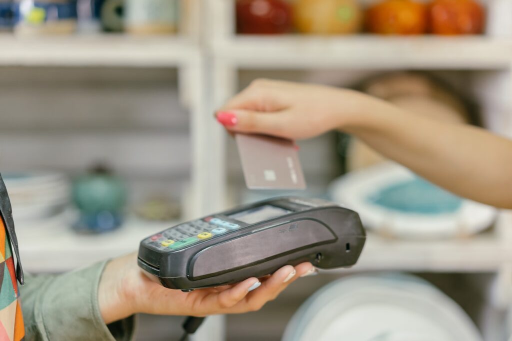 Streamlining Transactions: Choosing the Right Payment Gateway for Your Online Store
